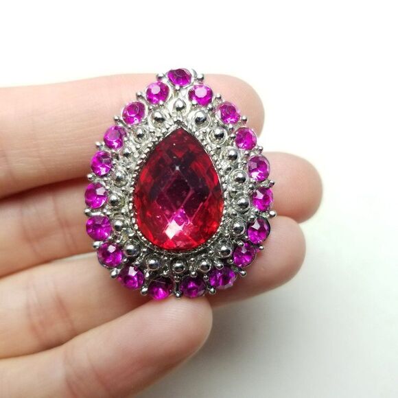 Vintage Hot Pink Rhinestone Drop Shape Brooch, Silver Tone Setting, Estate - Picture 5 of 6